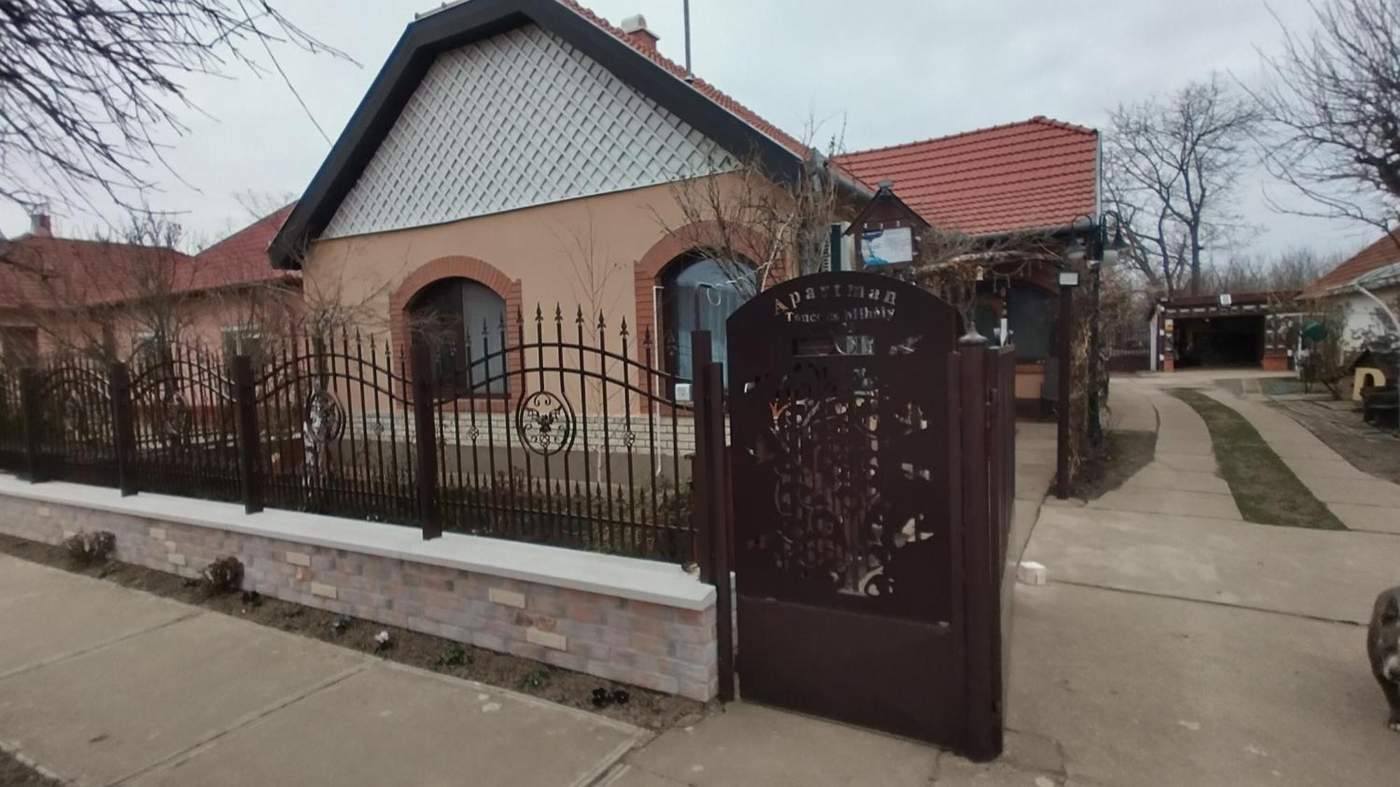 Отель Bundik Vendeghaz Береттьоуйфалу Экстерьер фото